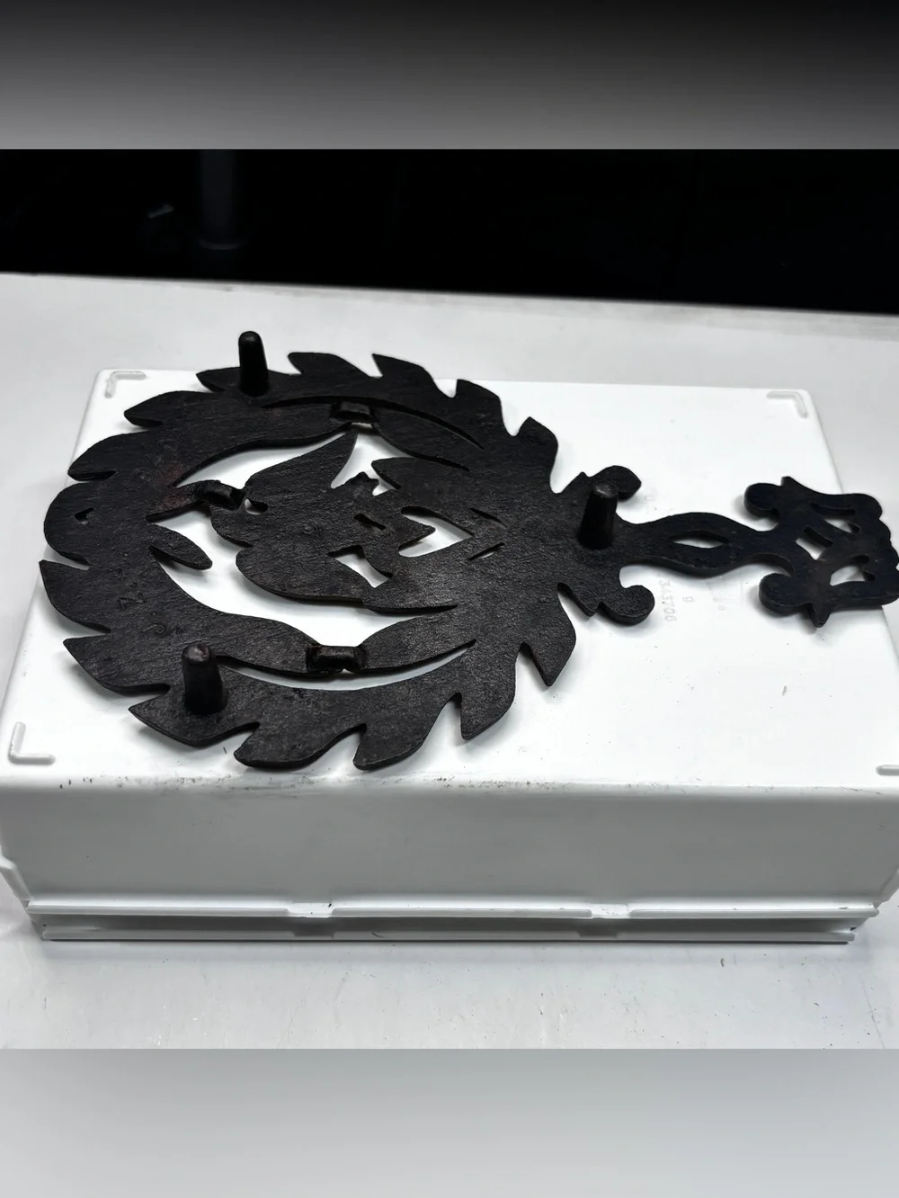 Vintage 1949 J.Z.H. Cast Iron Trivet Eagle & Heart Wreath Americana heart - Picture 7 of 10
